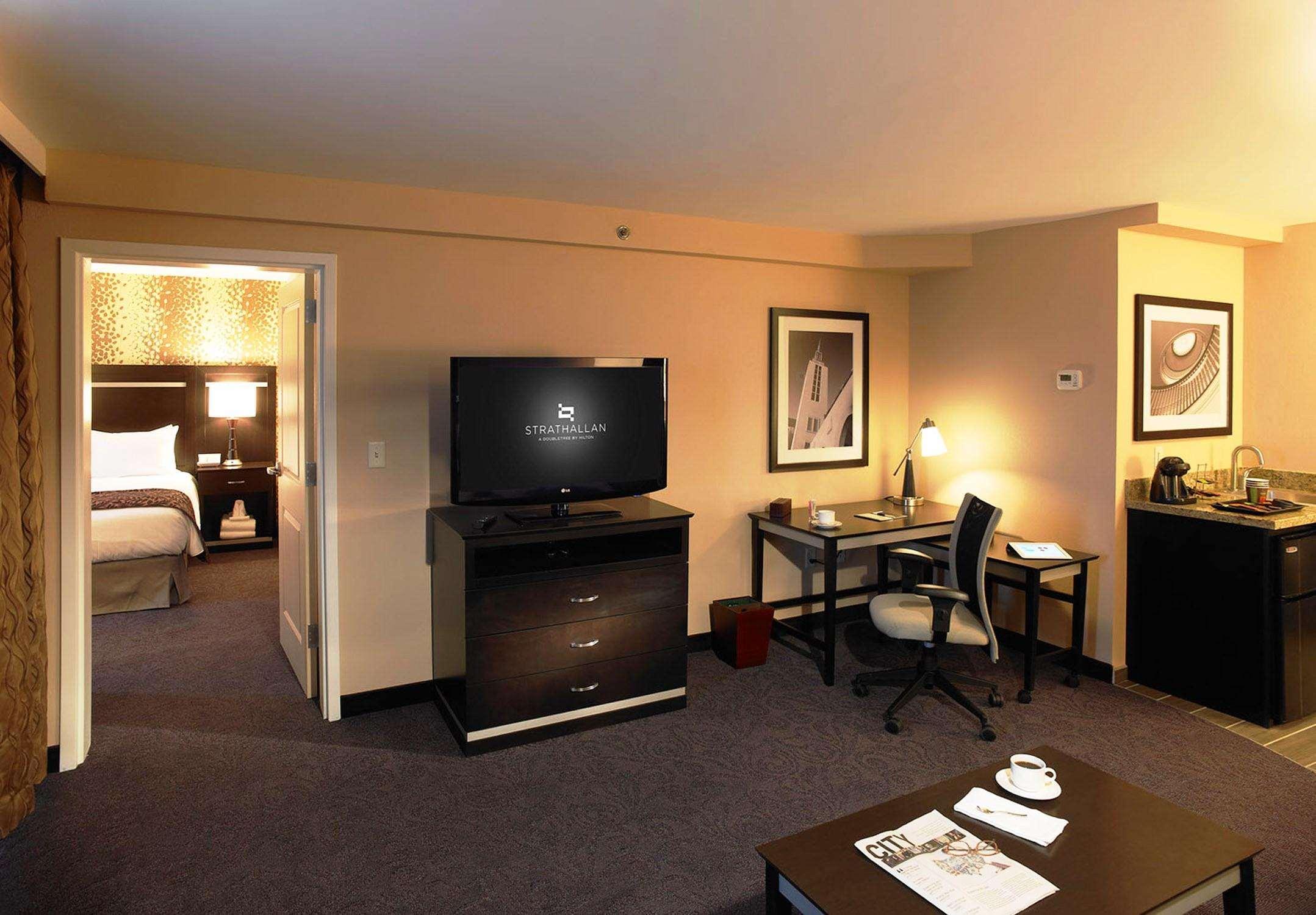 The Strathallan - A Doubletree By Hilton Рочестър Екстериор снимка